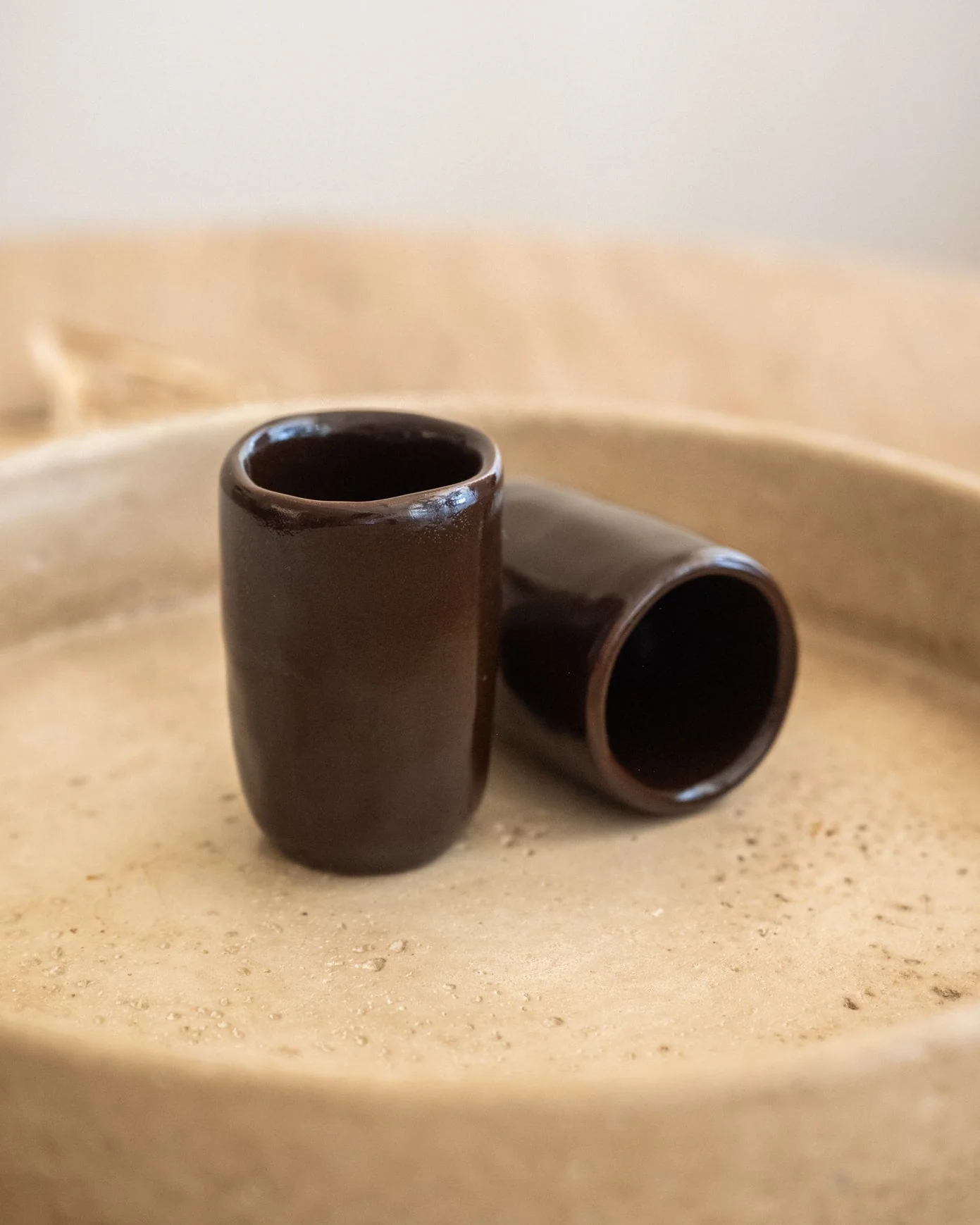 Handgemaakte Espressomok Serpa Bruin