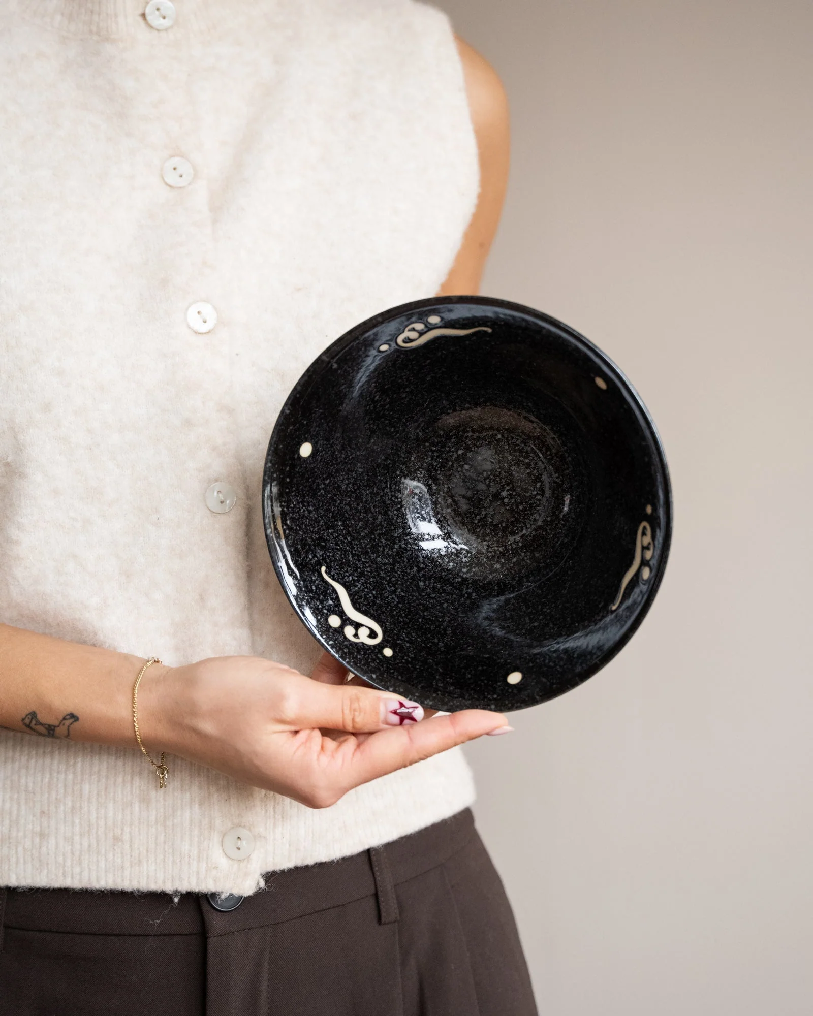 Handmade Japanese Bowl Whale Medium - Image 3