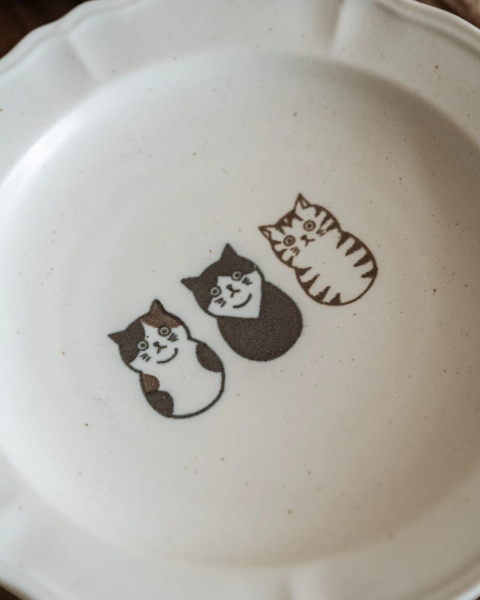Handgemaakt Japanese Small Plate Three Cats Neko - Image 4