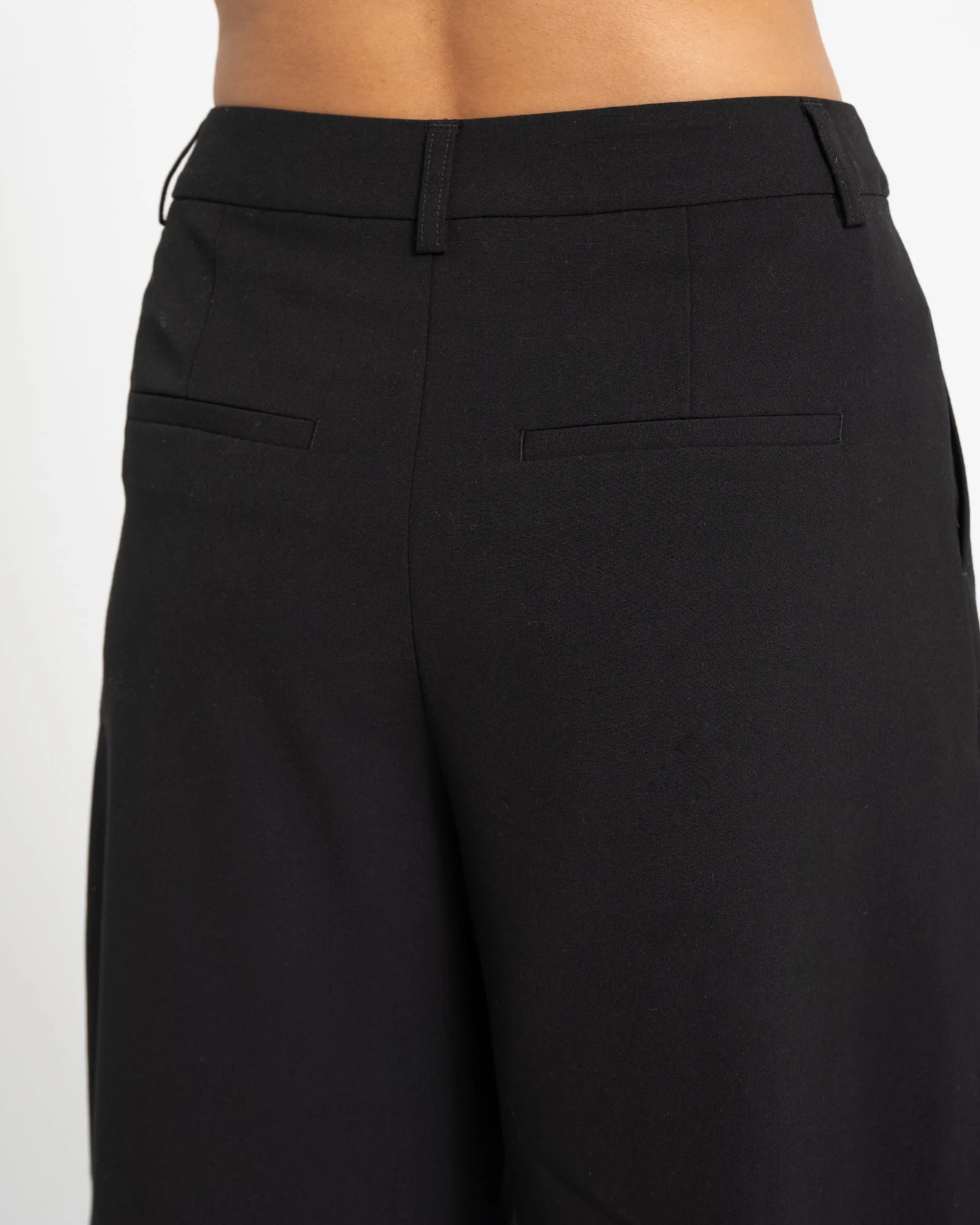 TILTIL Alke Bermuda Black - Image 9
