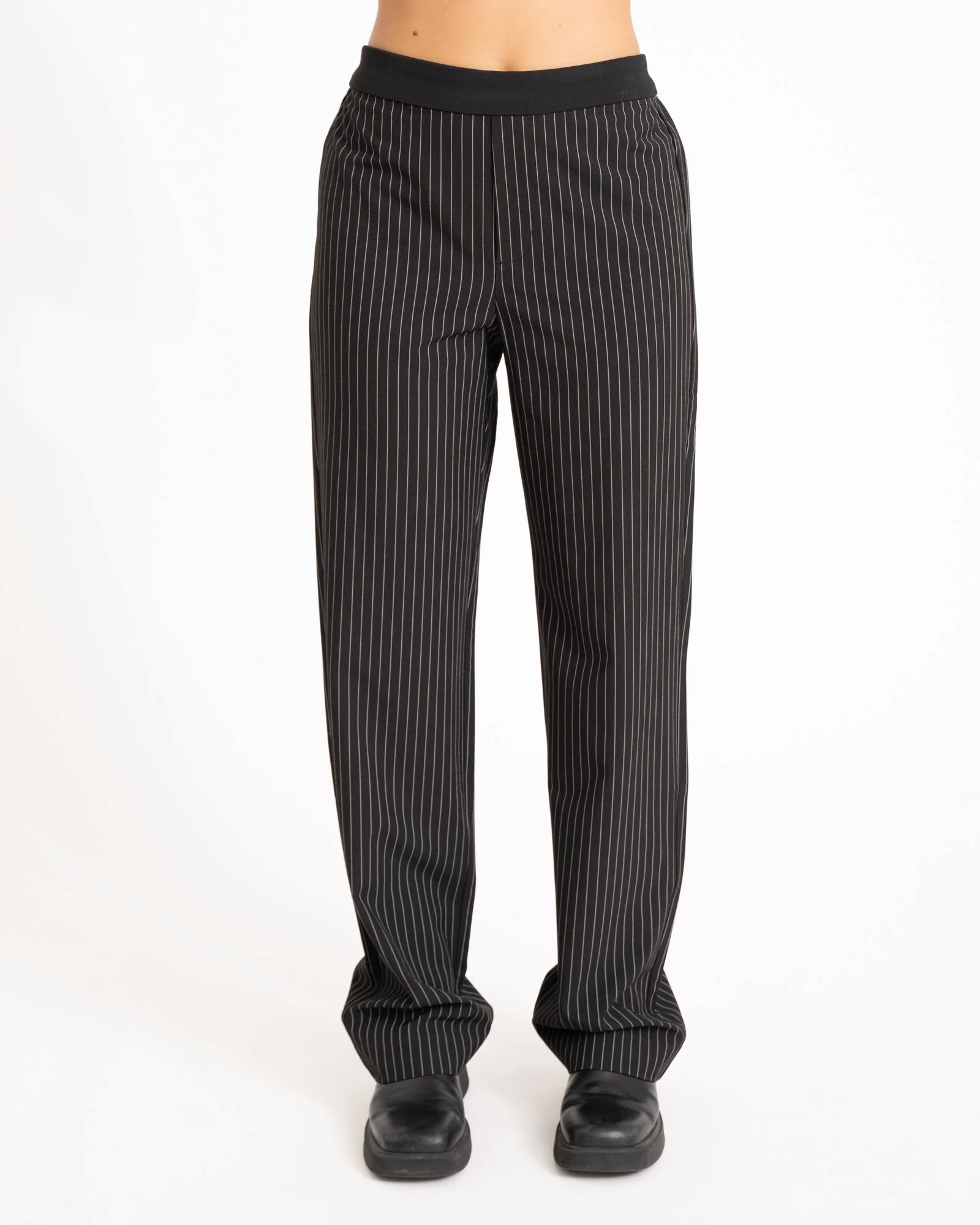 TILTIL Dana Pantalon Black Pinstripe - Image 4