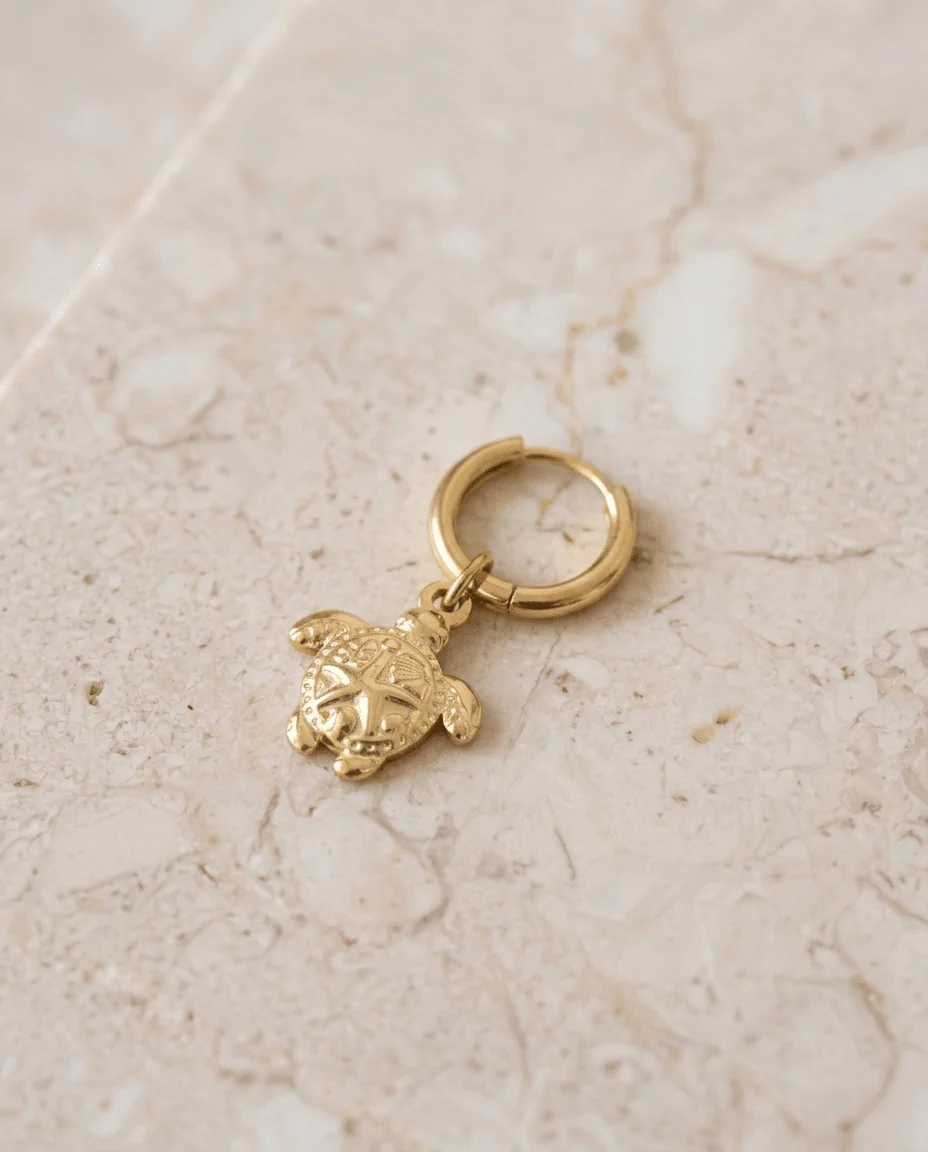 TILTIL Set van 2 Oorbellen Gold Plated Hoop Turtle - Image 5