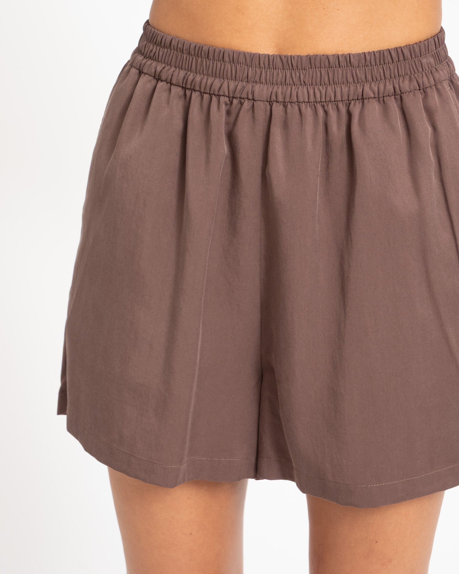 TILTIL Elin Tencel Shorts Brown - Image 6
