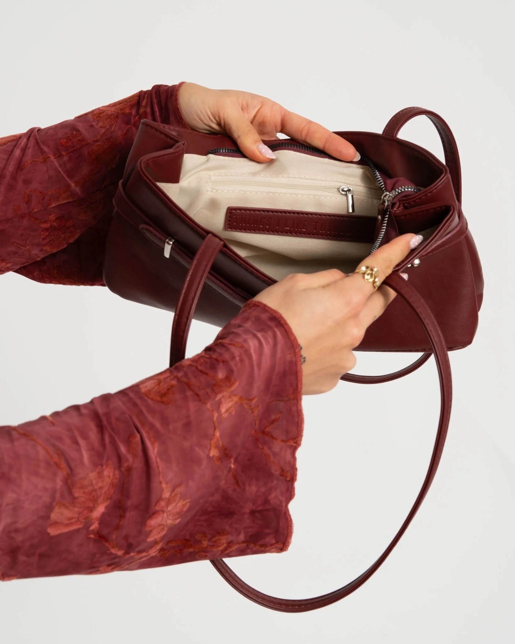 TILTIL Eve Belted Bag Bordeaux - Image 3