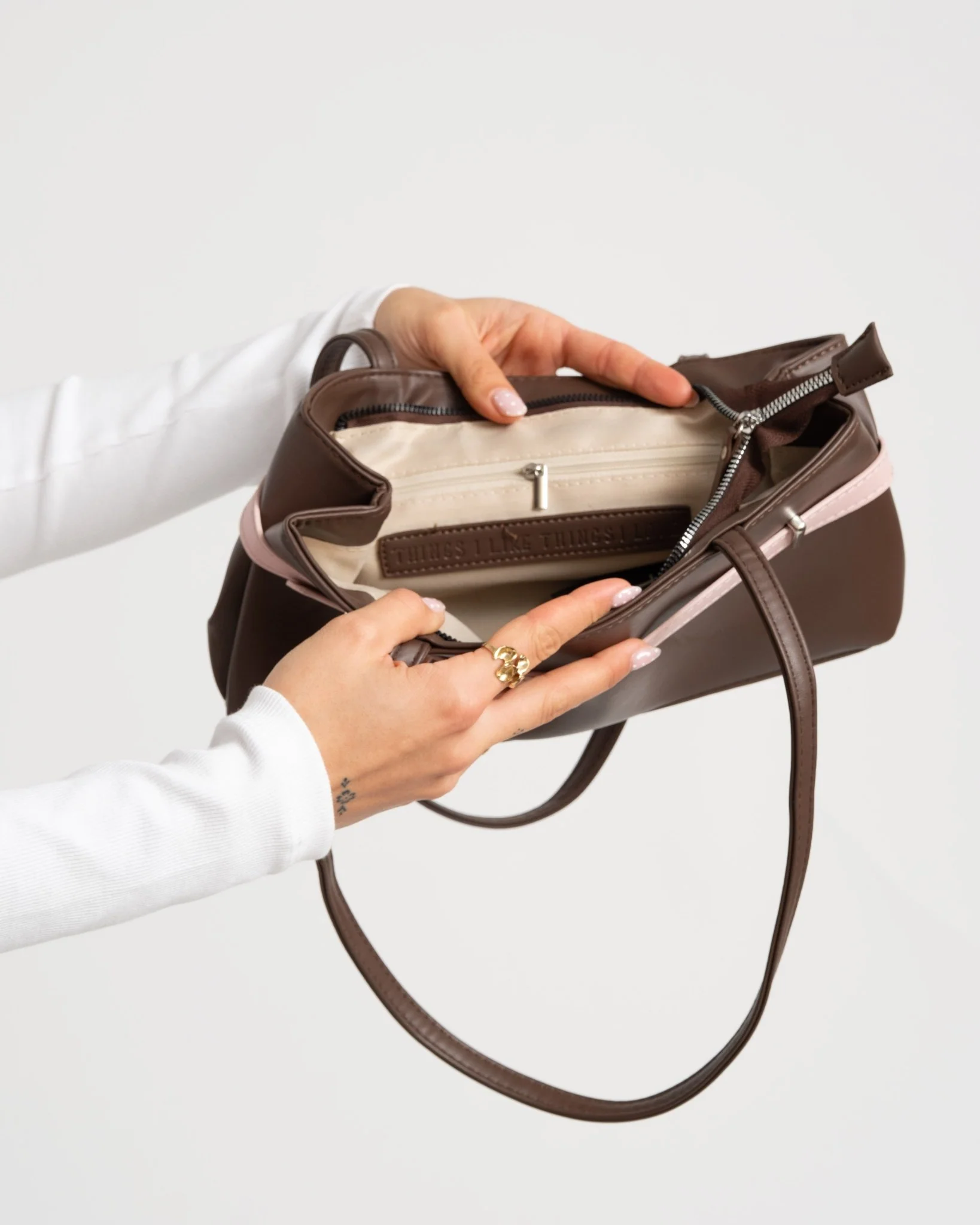TILTIL Eve Belted Bag Brown - Image 4