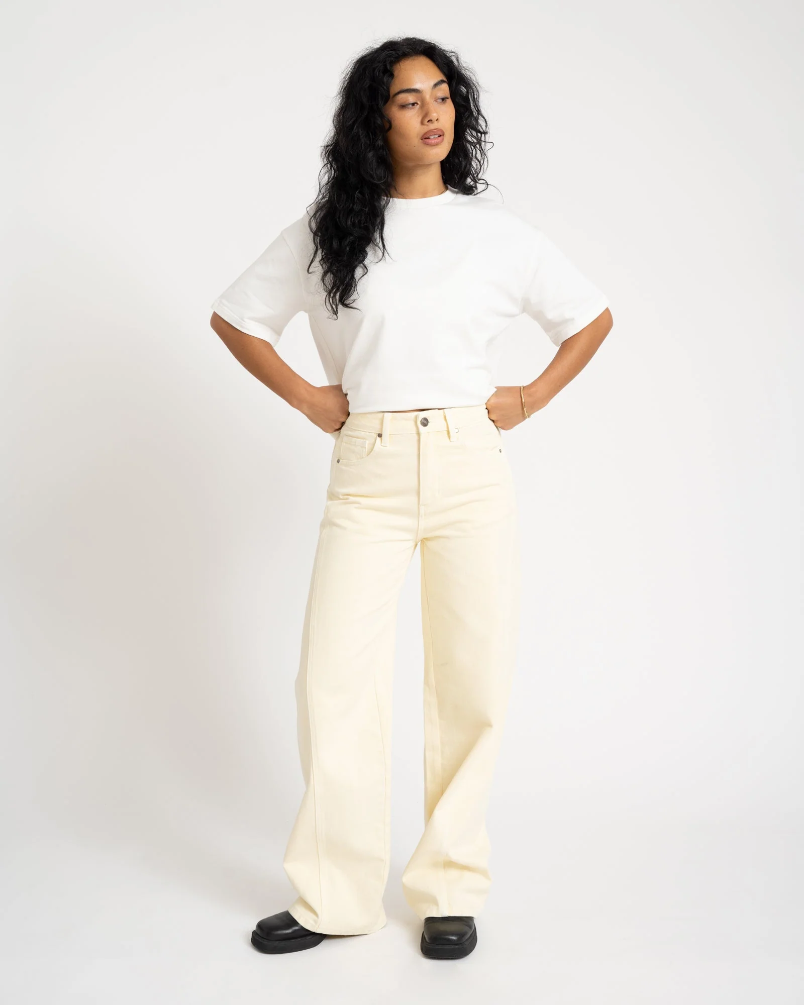 TILTIL Missy Relaxed Seam Jeans Butter Yellow - Image 3