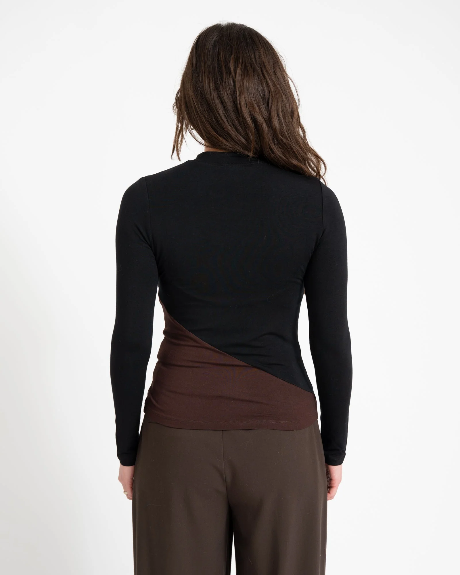 TILTIL Nela High Neck Longsleeve Black Brown - Image 5