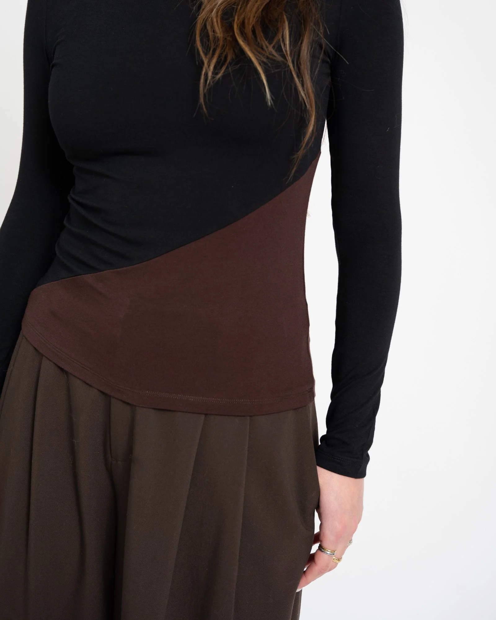 TILTIL Nela High Neck Longsleeve Black Brown - Image 6
