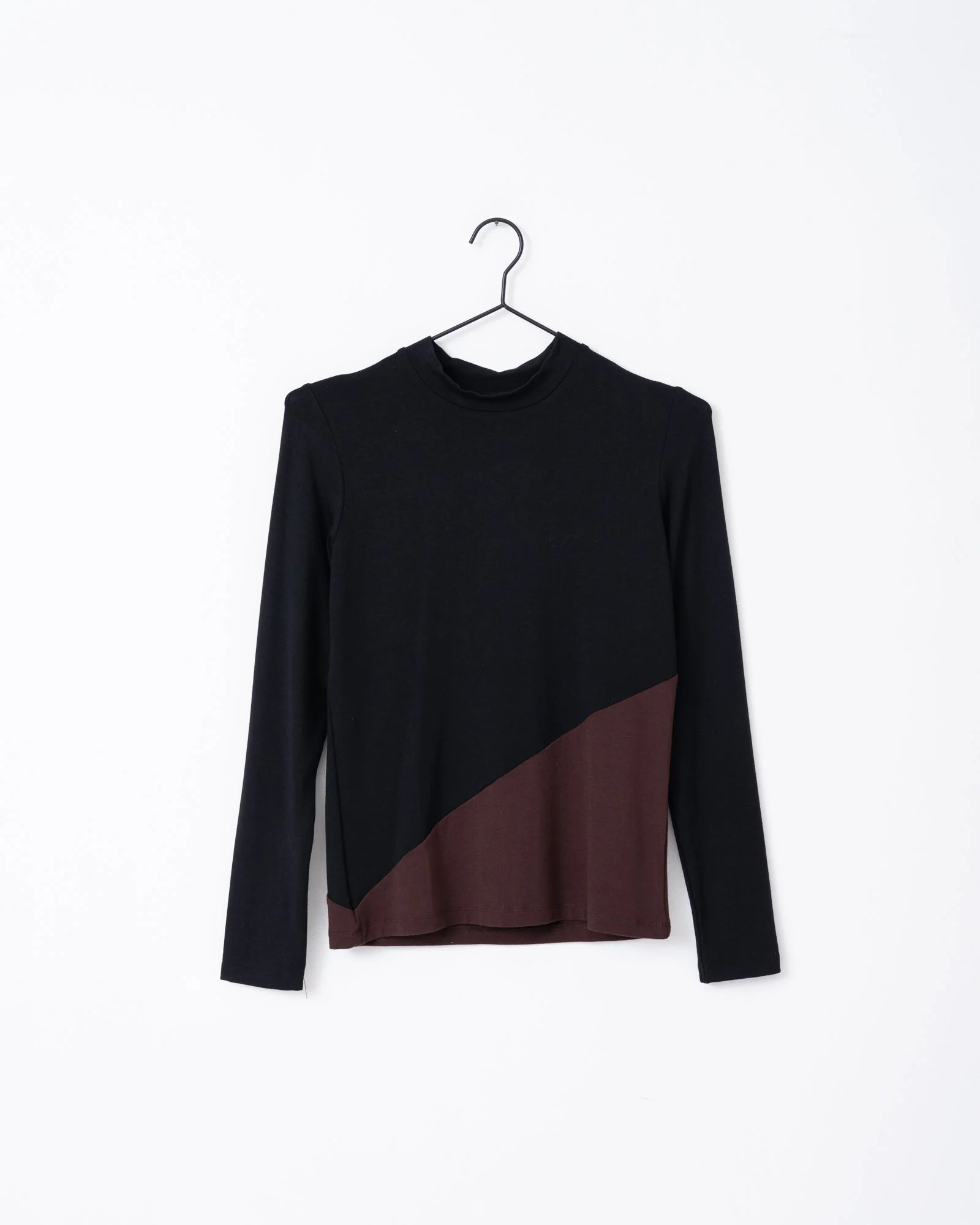 TILTIL Nela High Neck Longsleeve Black Brown - Image 7