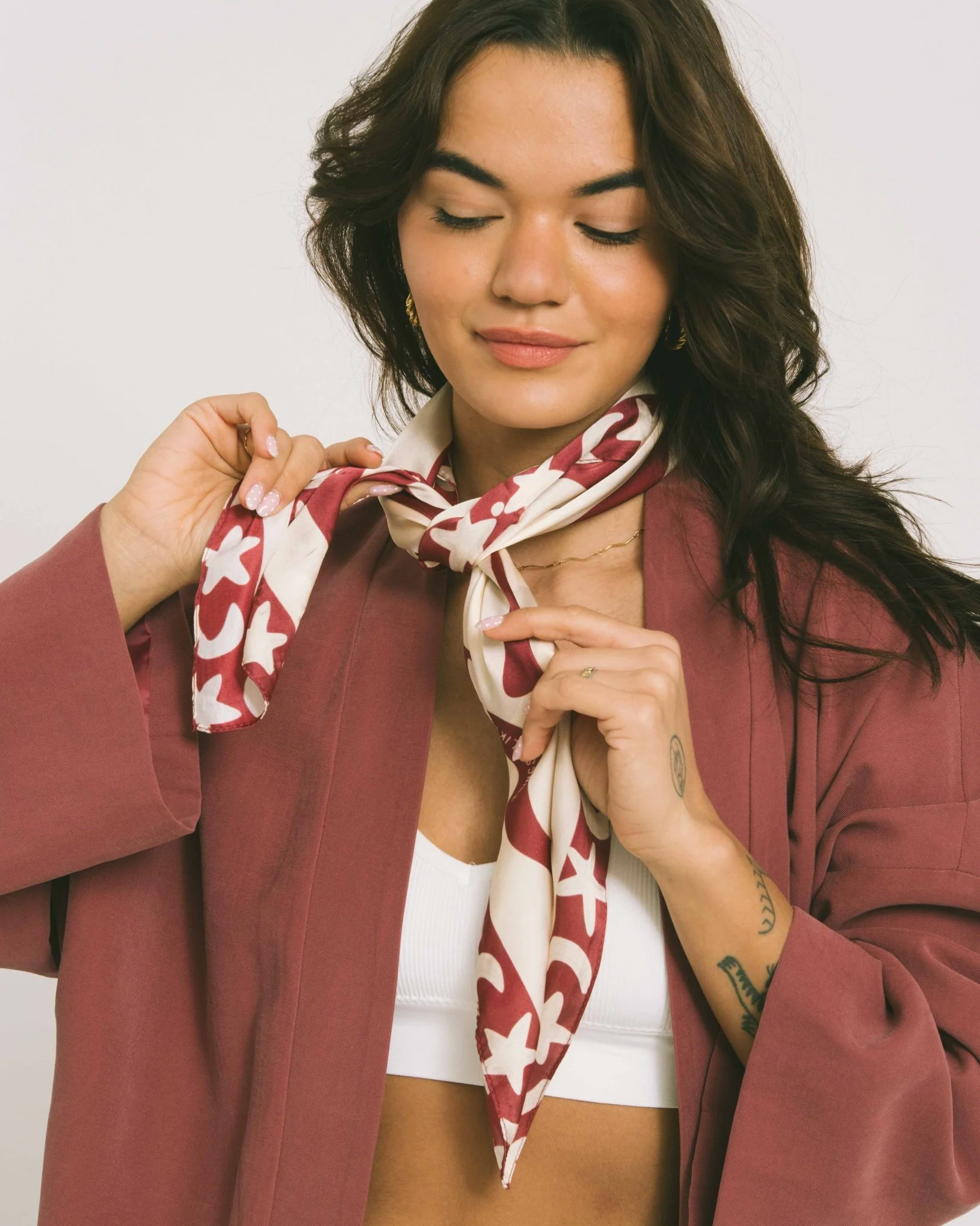 TILTIL Satin Sjaal Luna Bordeaux - Image 4