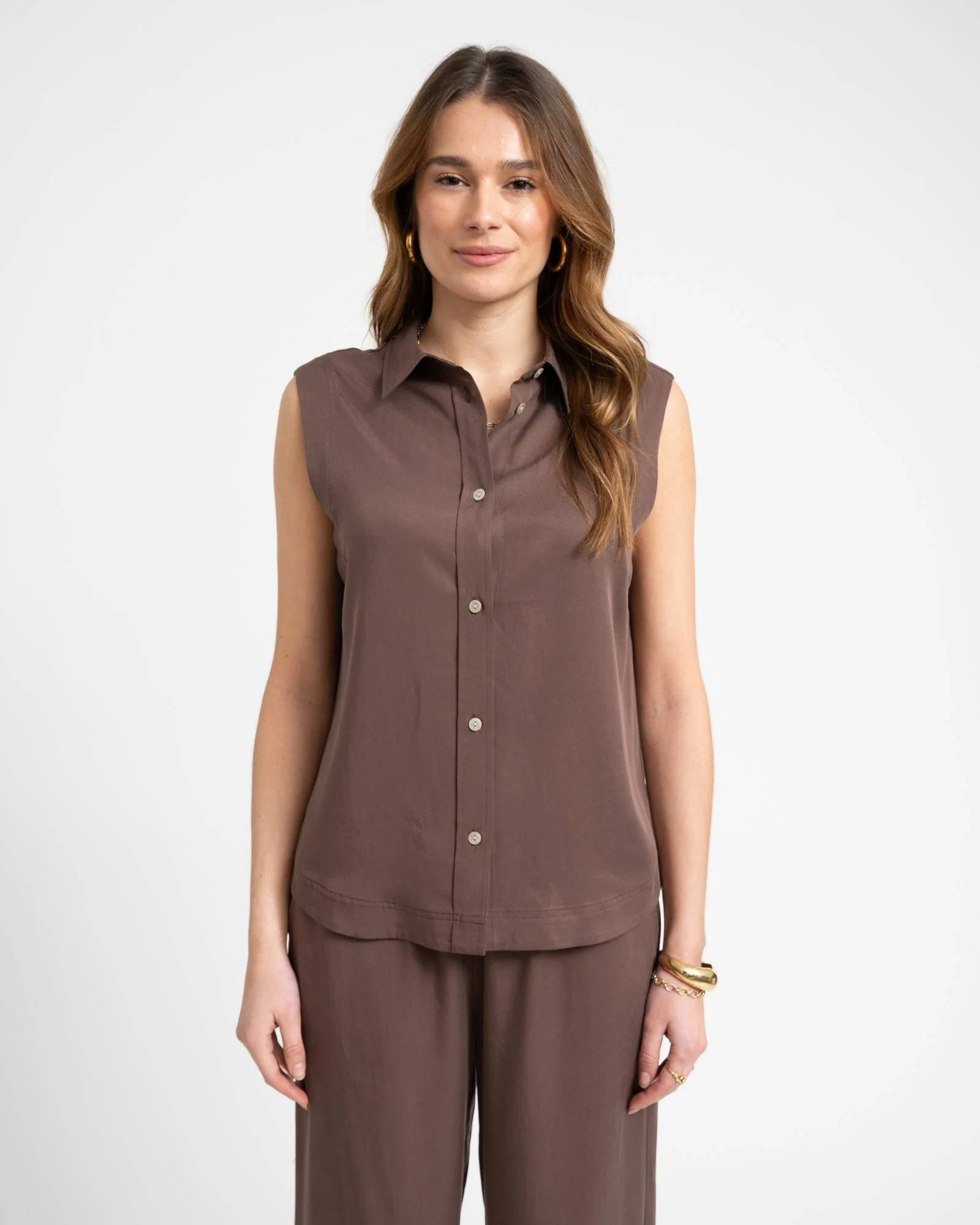 TILTIL Sleeveless Juna Tencel Blouse Brown - Image 4