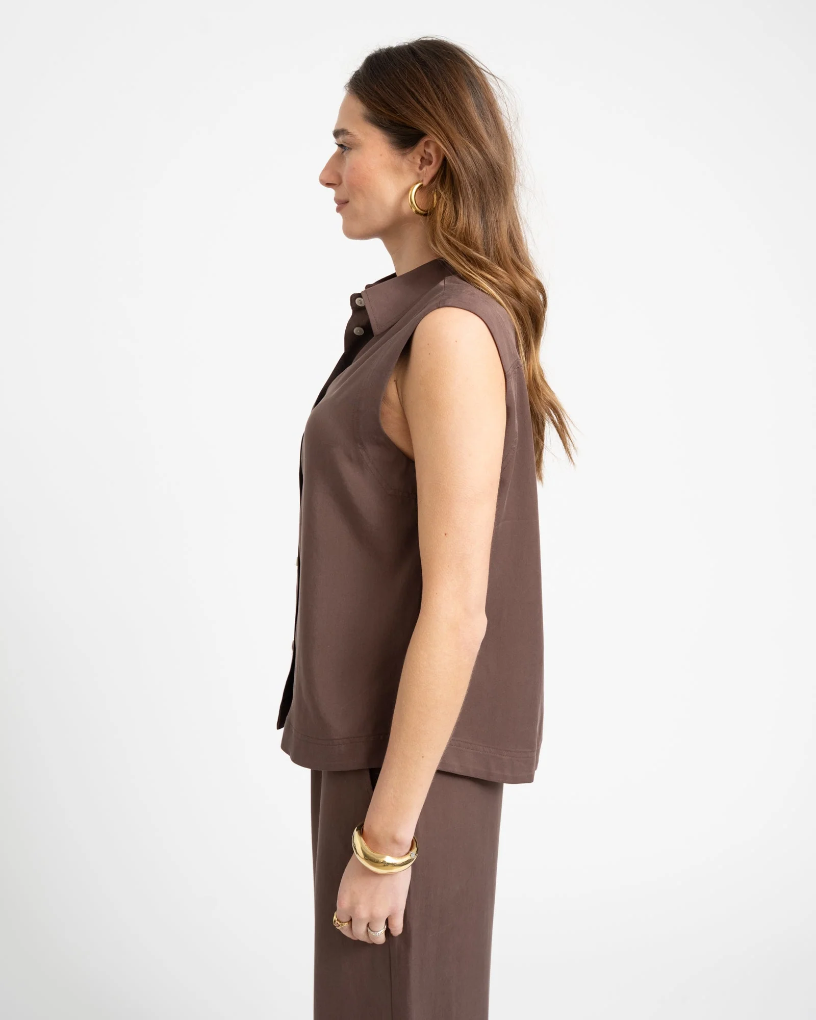 TILTIL Sleeveless Juna Tencel Blouse Brown - Image 5