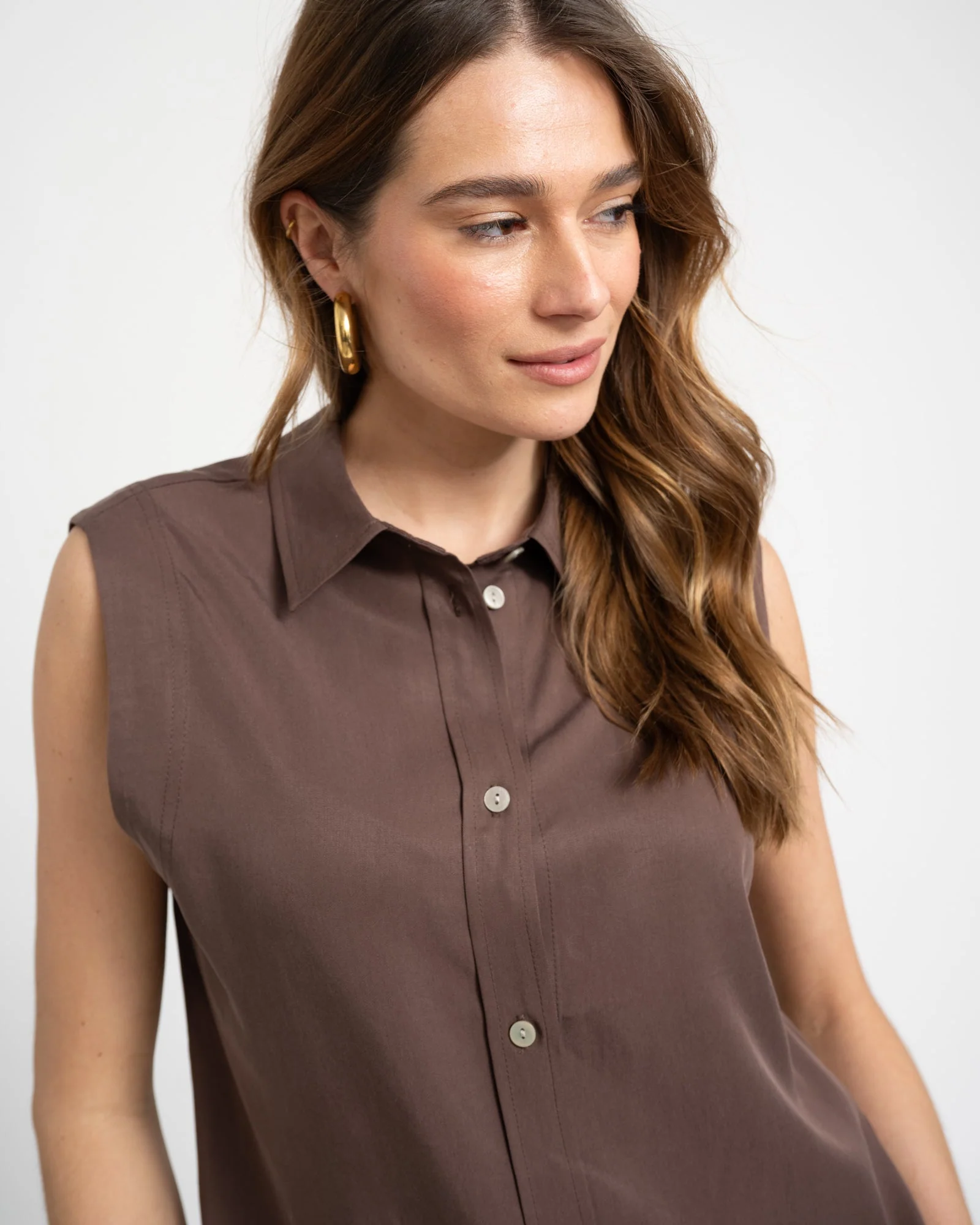 TILTIL Sleeveless Juna Tencel Blouse Brown - Image 8