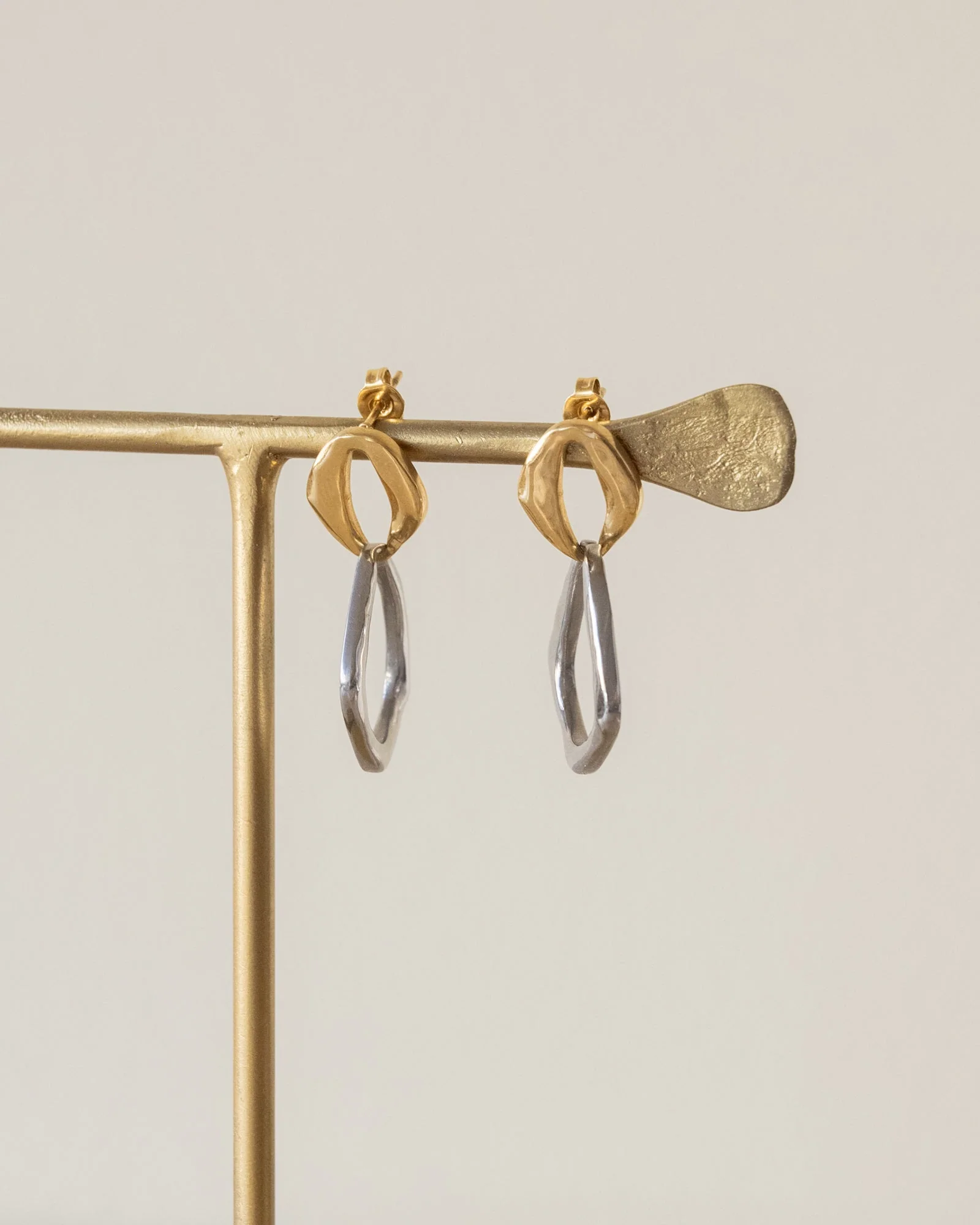 TILTIL Set van 2 Oorbellen Hailey Organic Goud Zilver - Image 2