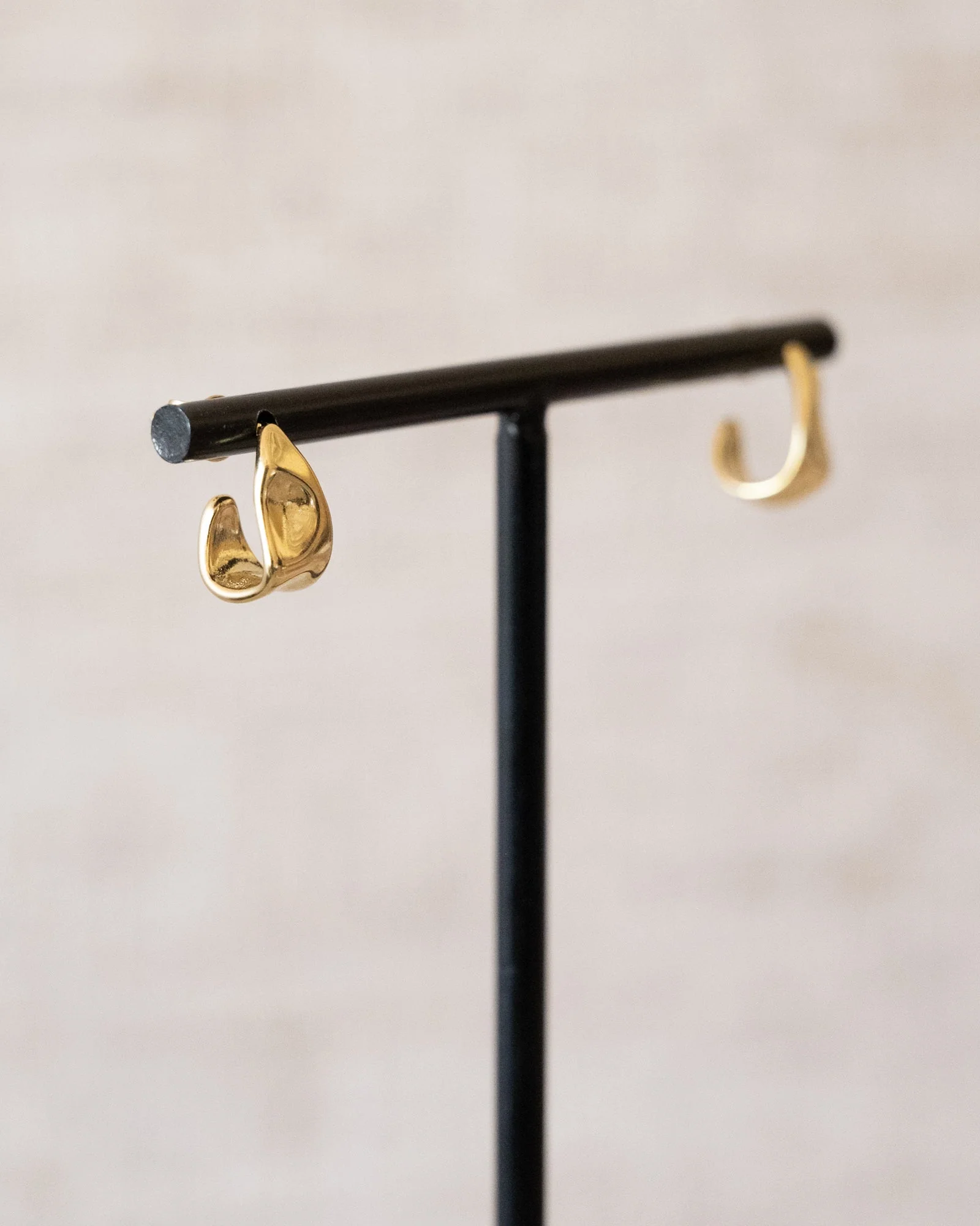 TiLTIL Set van 2 Oorbellen Josha Gold - Image 3
