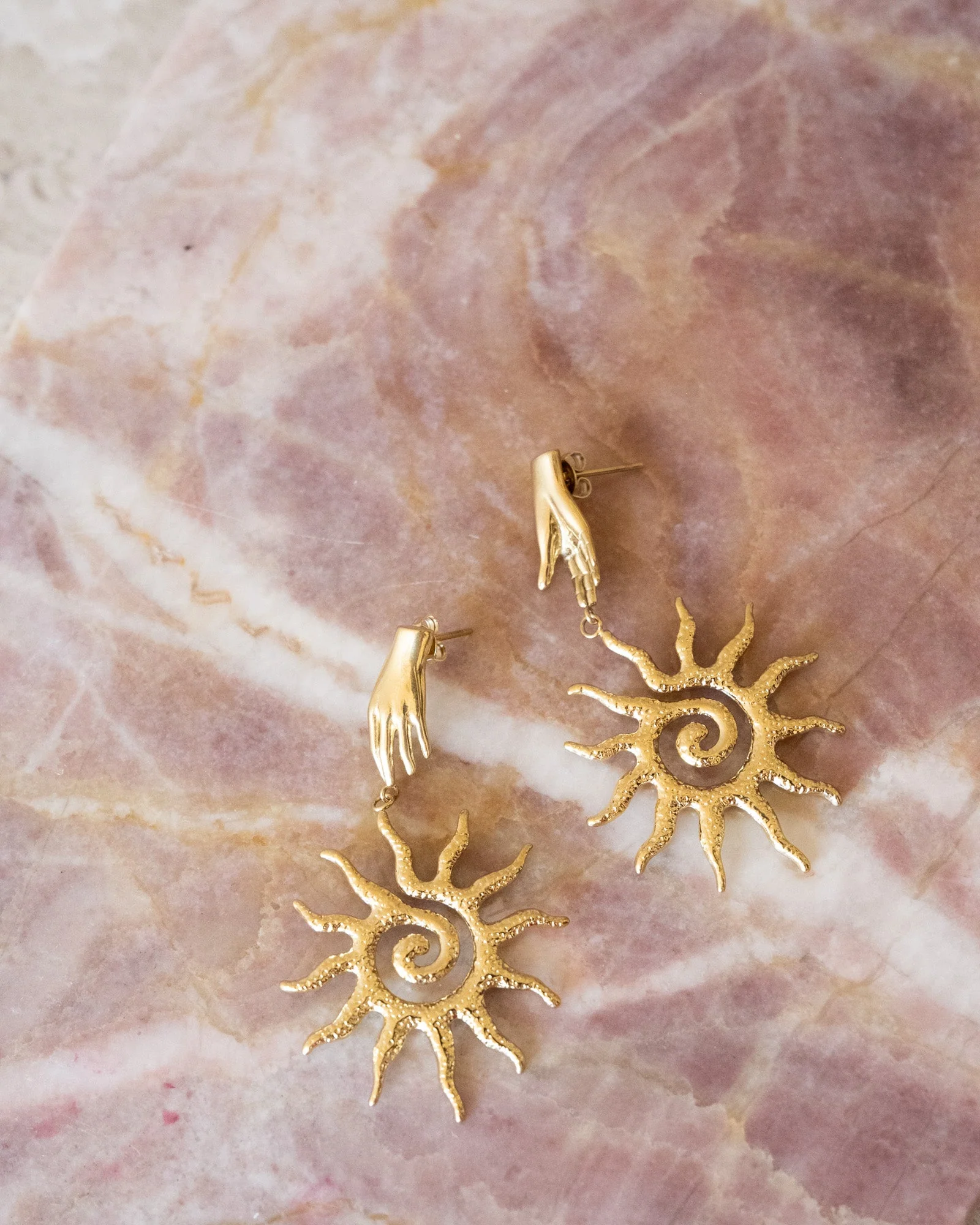 TILTIL Set van 2 Oorbellen Sunny Hand Hanger Goud - Image 2