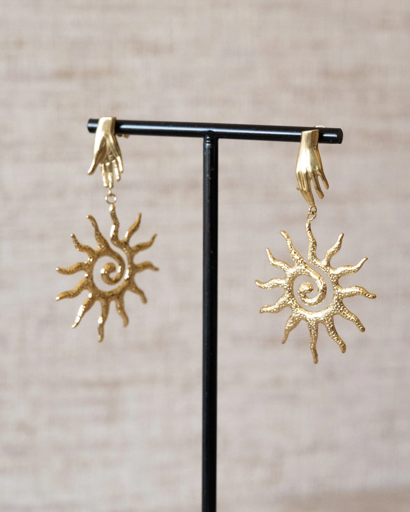TILTIL Set van 2 Oorbellen Sunny Hand Hanger Goud - Image 4