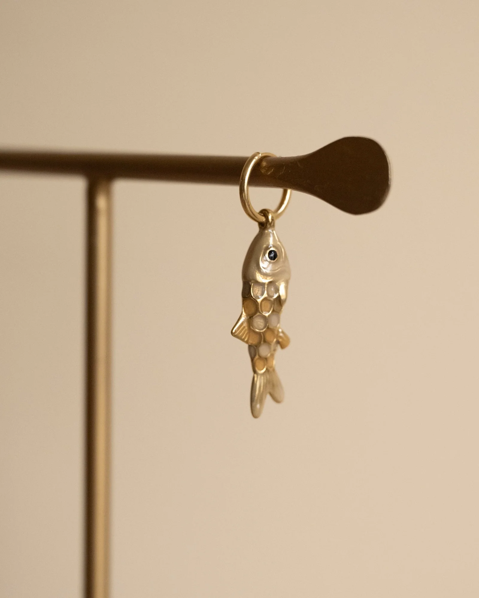 TILTIL Set van 2 Hoop Goldplated Fishy Friend Goud - Image 3