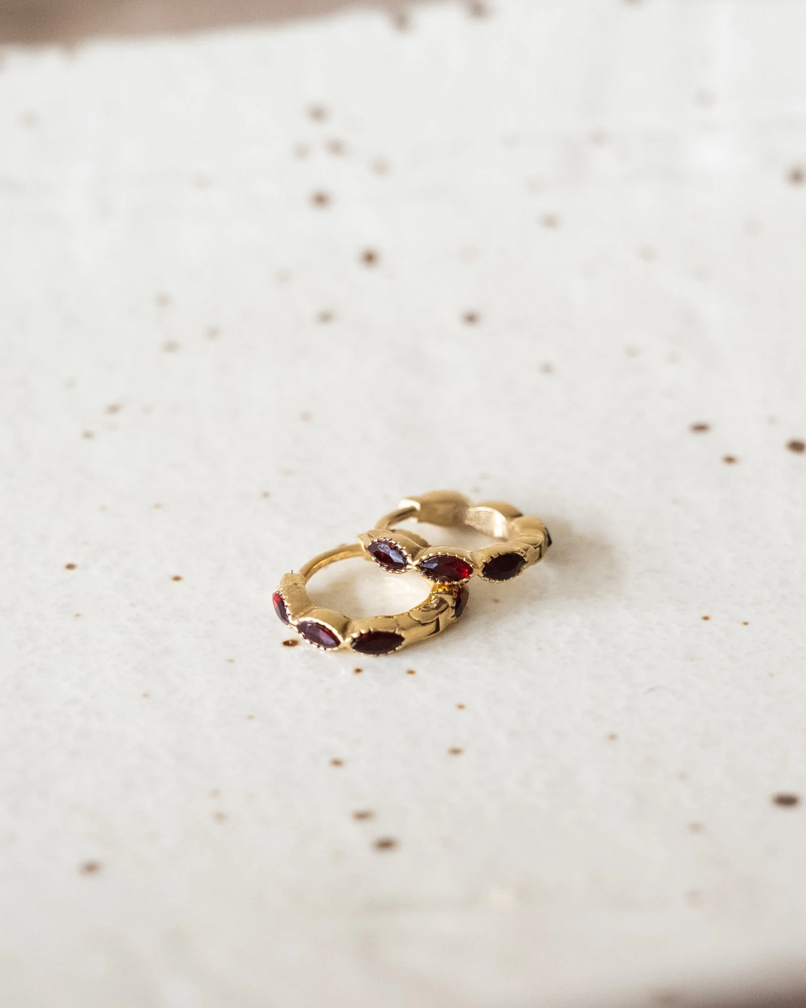 TILTIL Hoop Goldplated Zircon Burgundy Gold