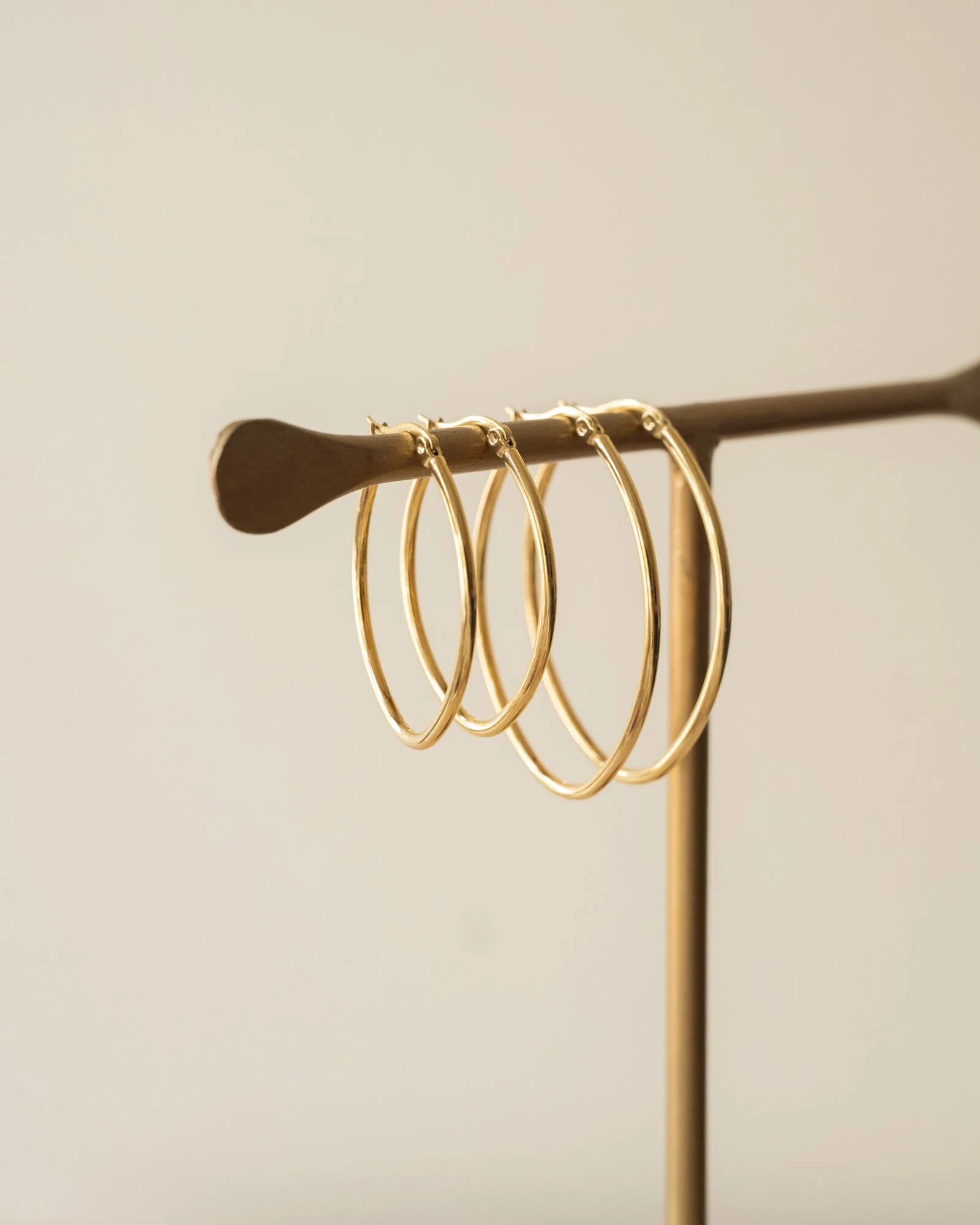 TILTIL Set van 2 Oorbellen Oval Hoopy Goldplated