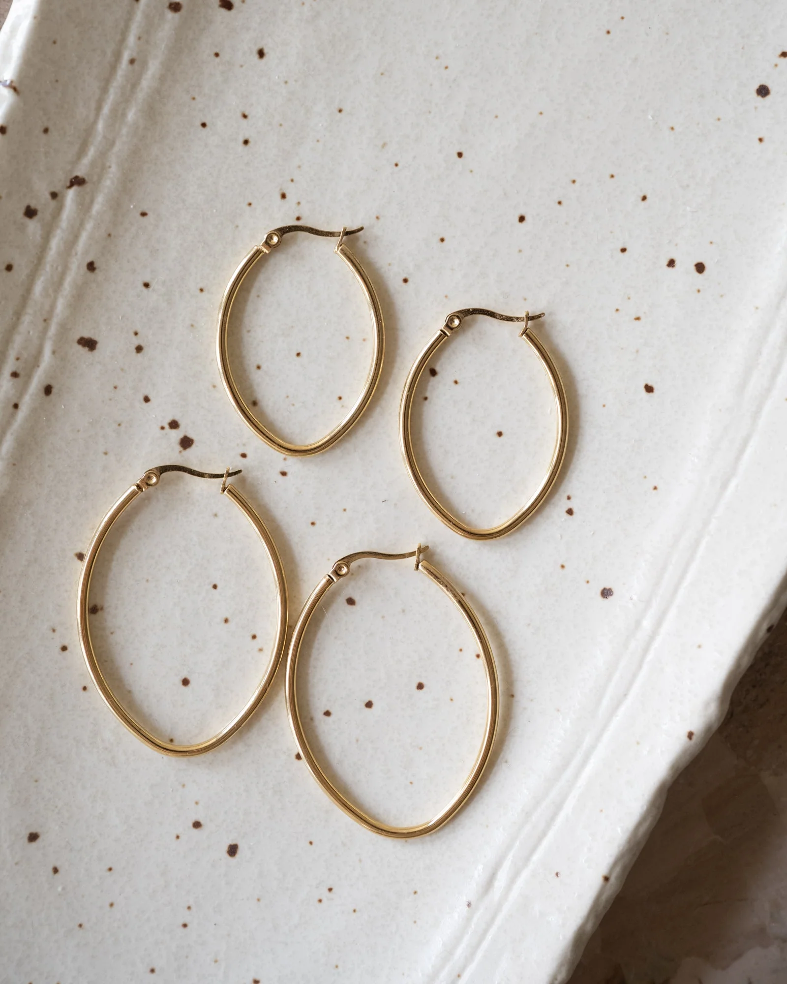 TILTIL Set van 2 Oorbellen Oval Hoopy Goldplated - Image 3