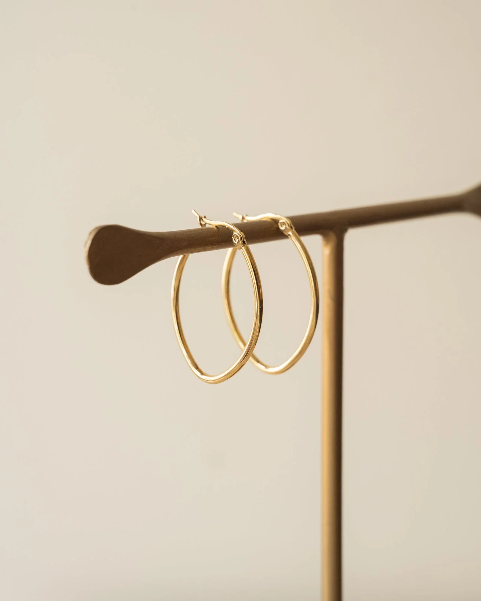 TILTIL Set van 2 Oorbellen Oval Hoopy Goldplated - Image 6