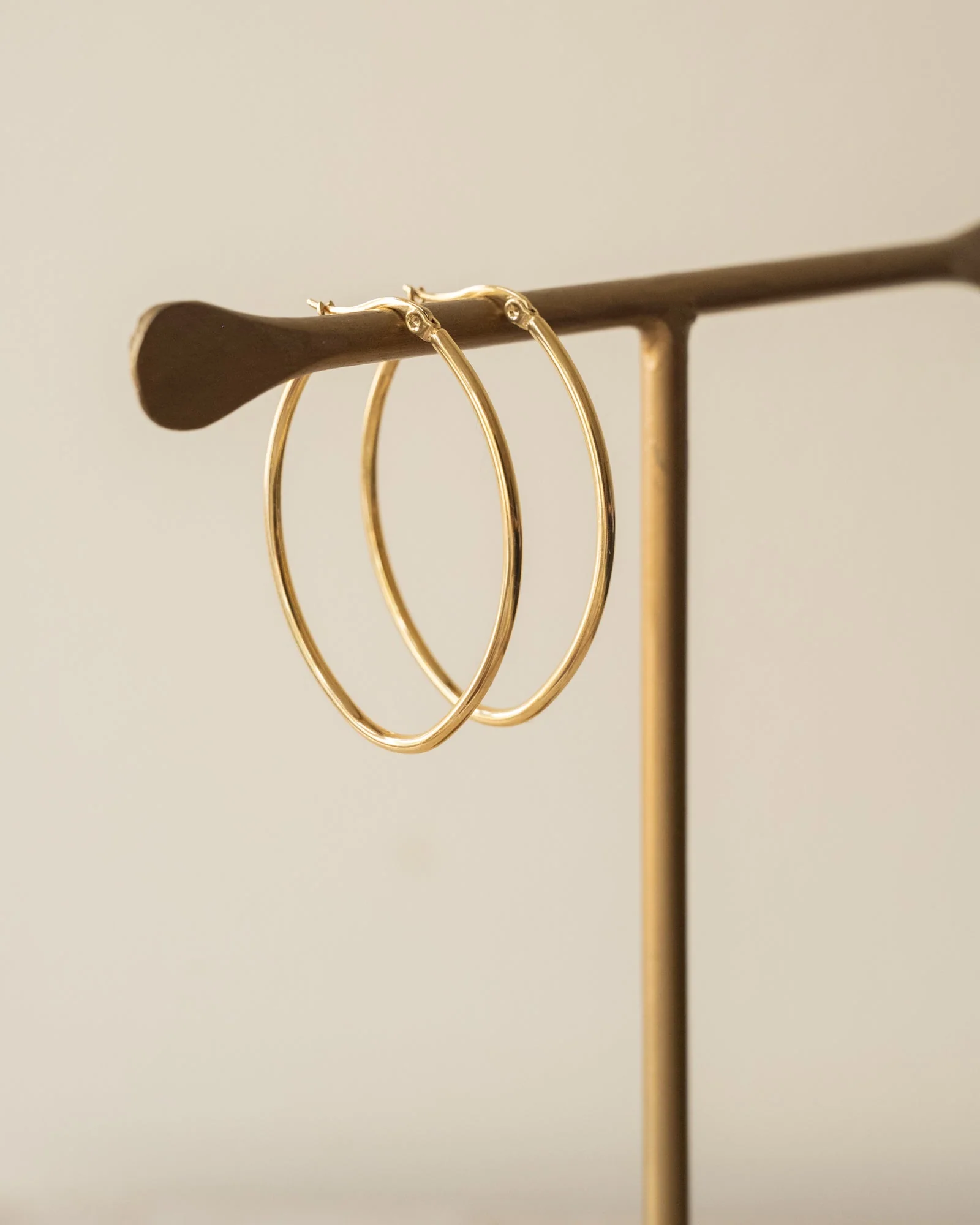 TILTIL Set van 2 Oorbellen Oval Hoopy Goldplated - Image 7