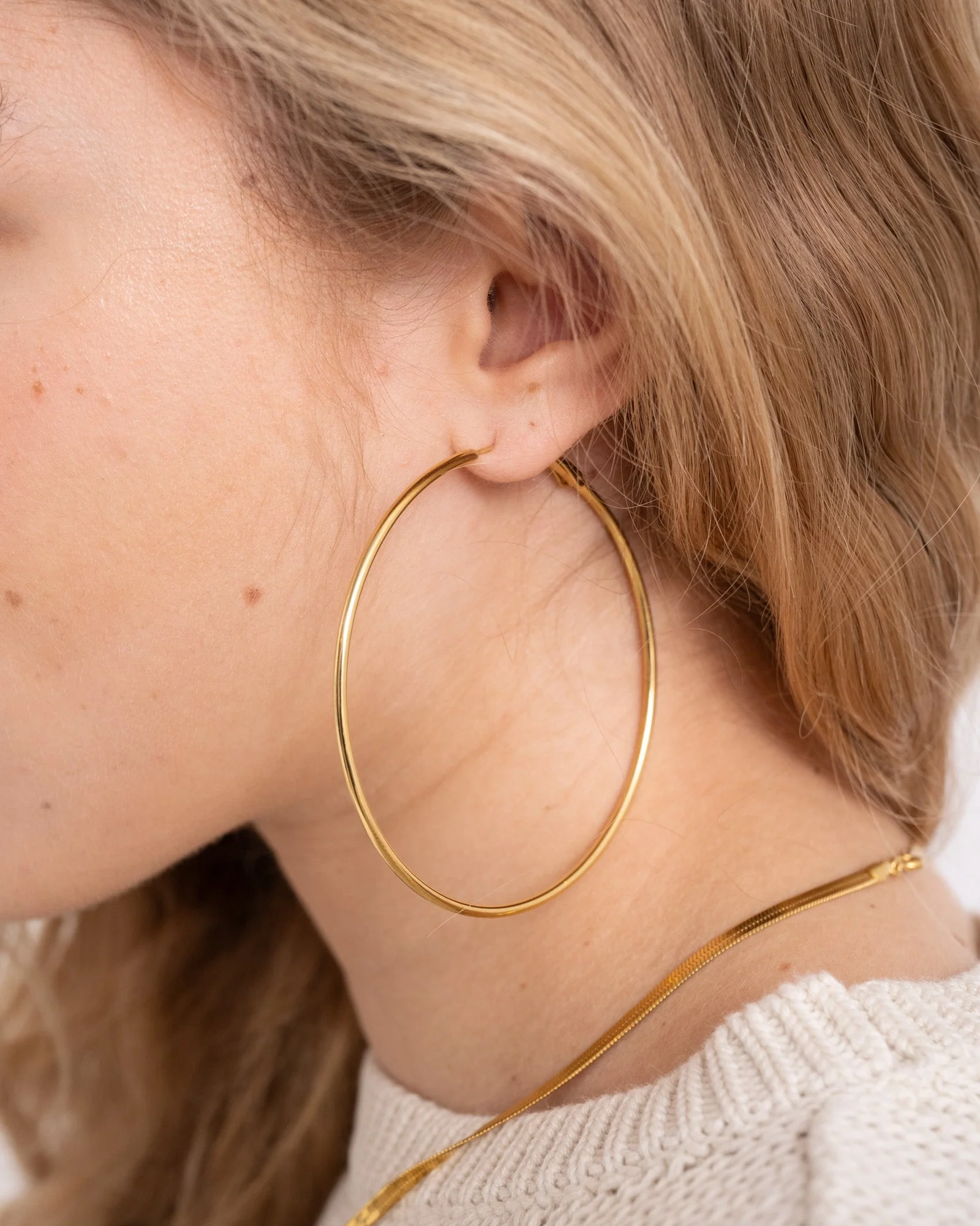 TILTIL Set van 2 Hoops Goldplated Big Hoopy - Image 4