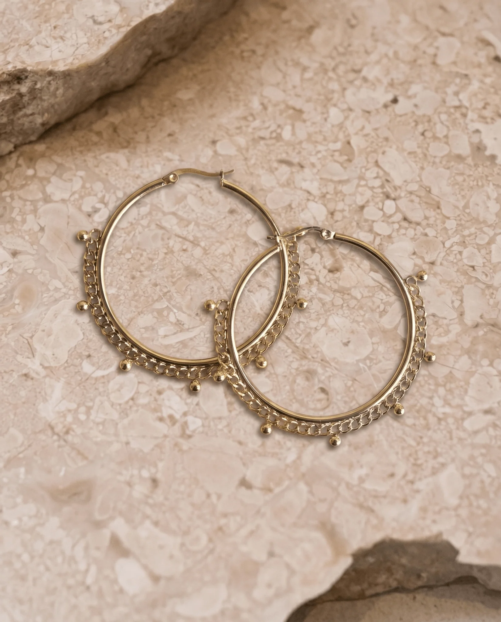 TILTIL Set van 2 Goldplated Dot Chain Hoops