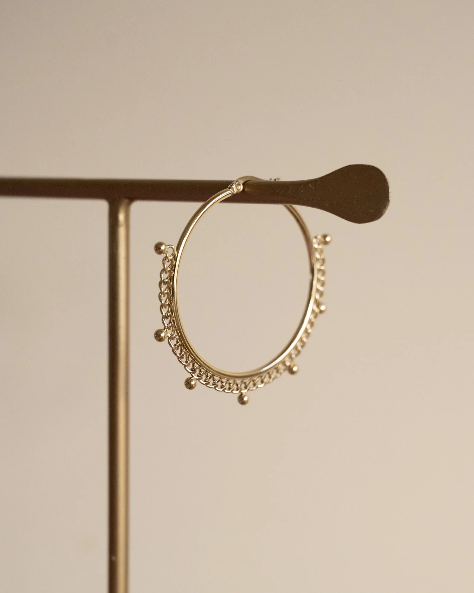 TILTIL Set van 2 Goldplated Dot Chain Hoops - Image 4