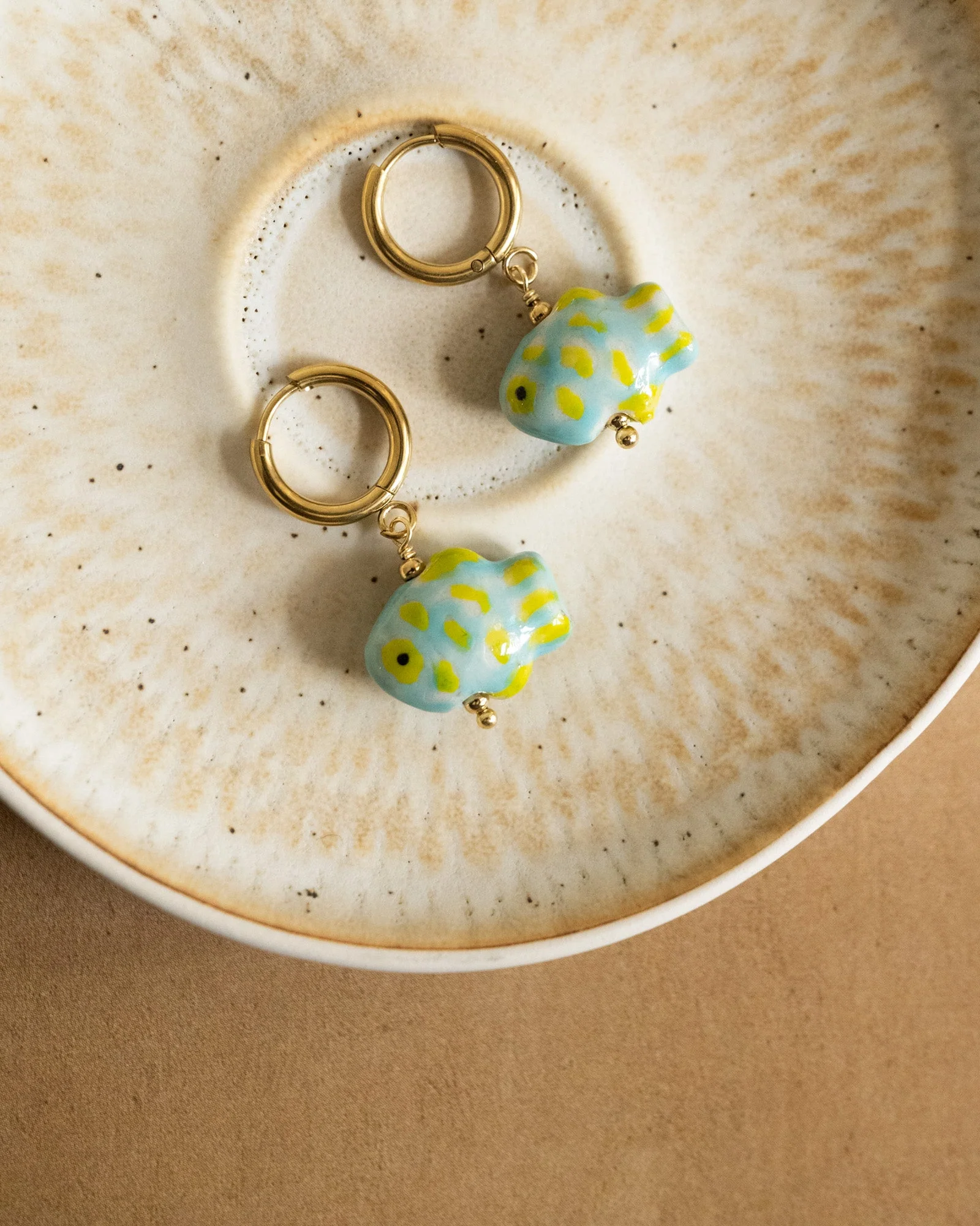 TILTIL Set van 2 Hoops Goldplated Fishy Bead - Image 2