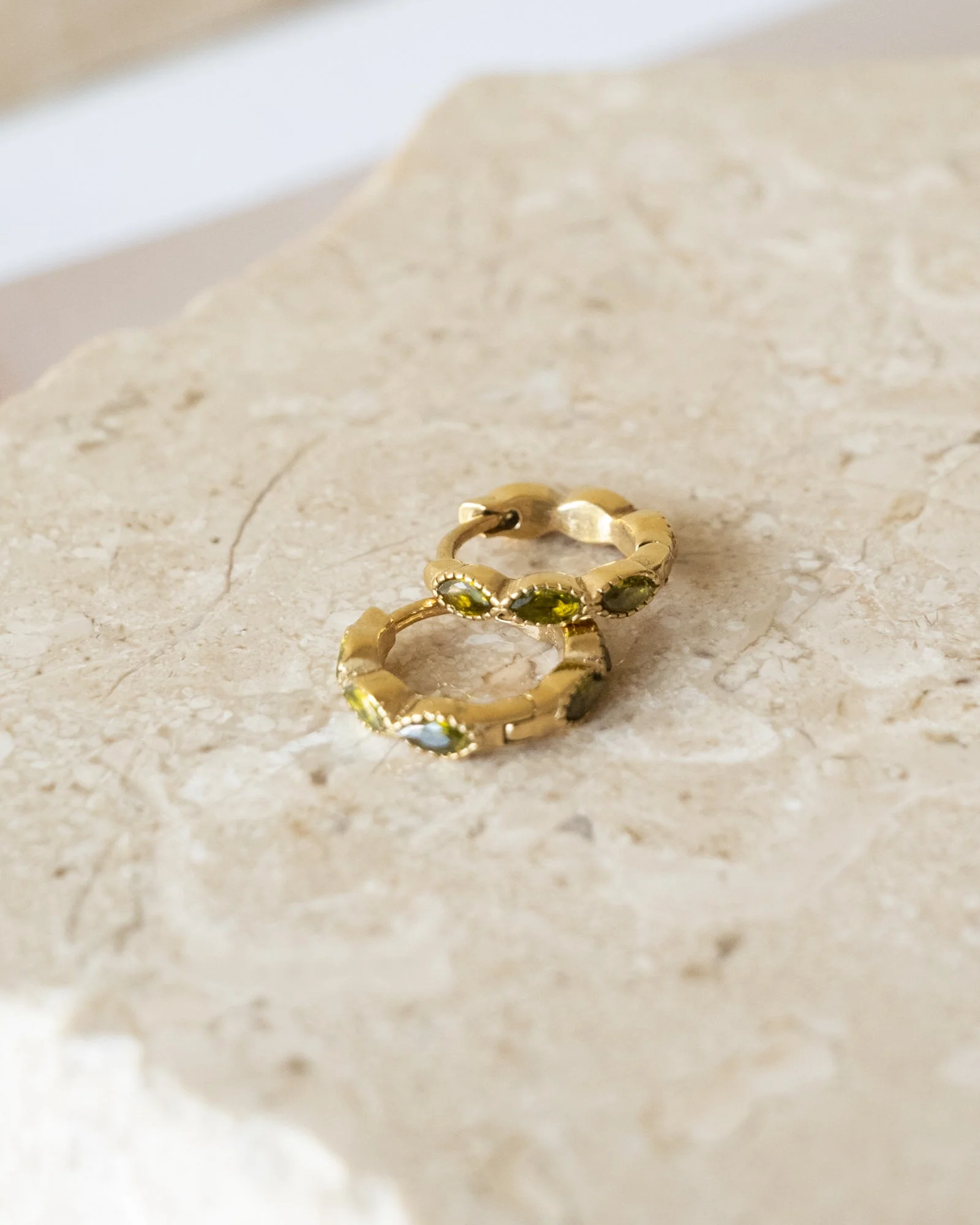 TILTIL Set of 2 Hoop Goldplated Olive Zircon
