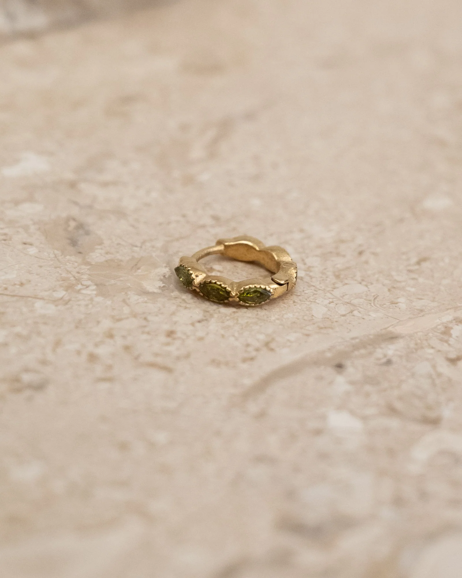TILTIL Set of 2 Hoop Goldplated Olive Zircon - Image 4