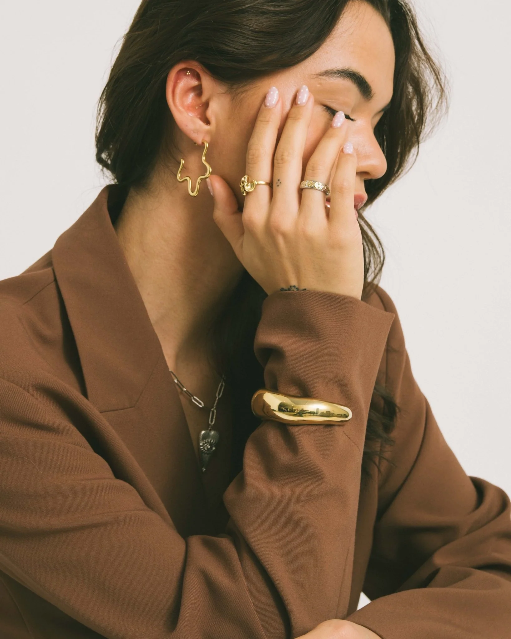 TILTIL Set van 2 Hoops Goldplated Organic Flower - Image 5