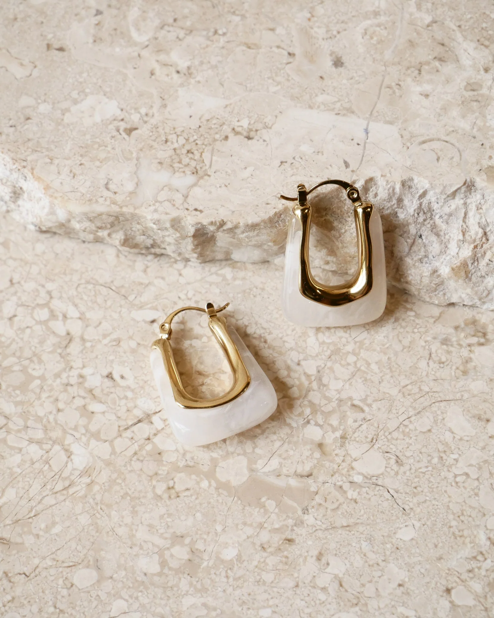 TILTIL Set van 2 Oorbellen Torty Creme Goud
