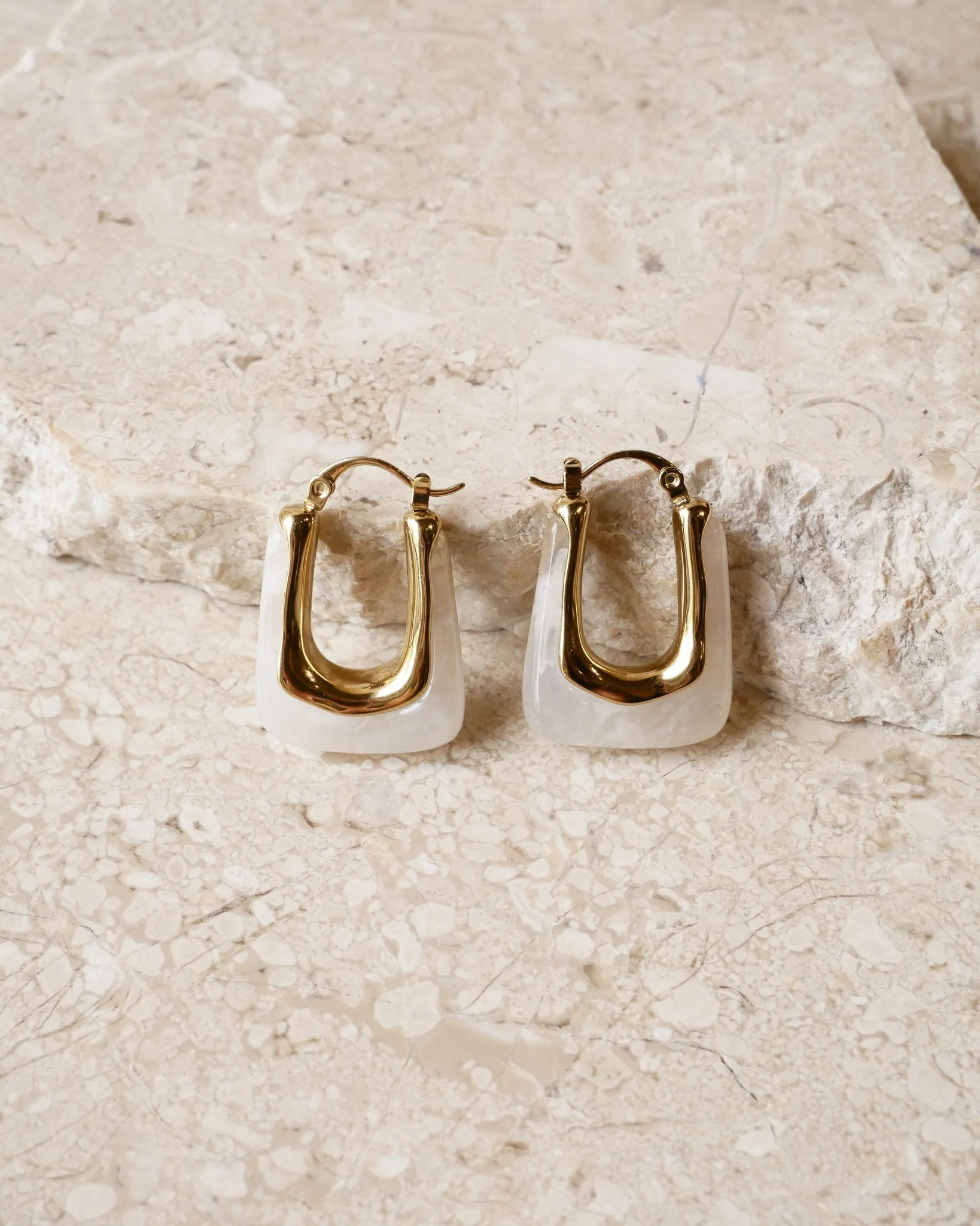 TILTIL Set van 2 Oorbellen Torty Creme Goud - Image 3