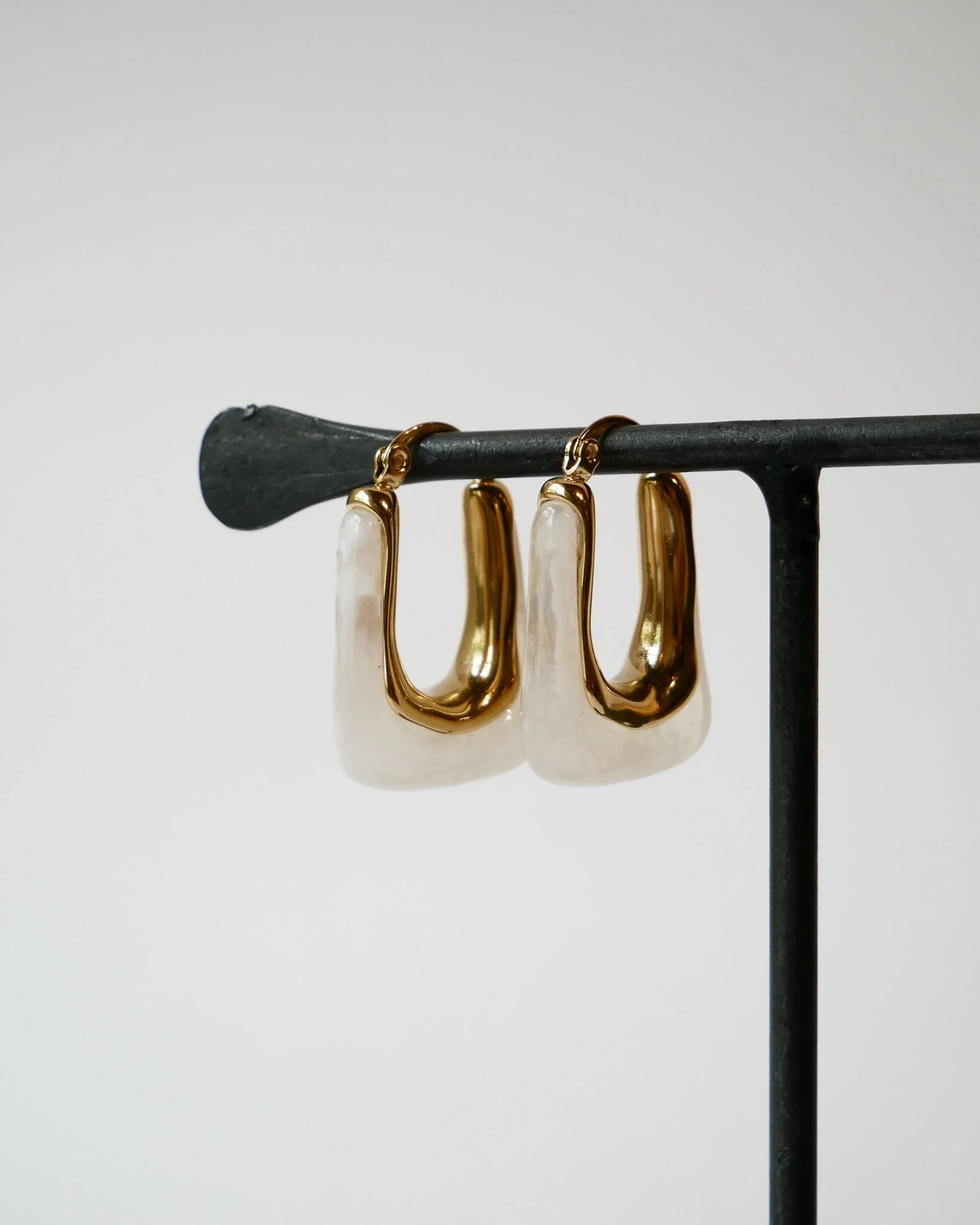 TILTIL Set van 2 Oorbellen Torty Creme Goud - Image 4
