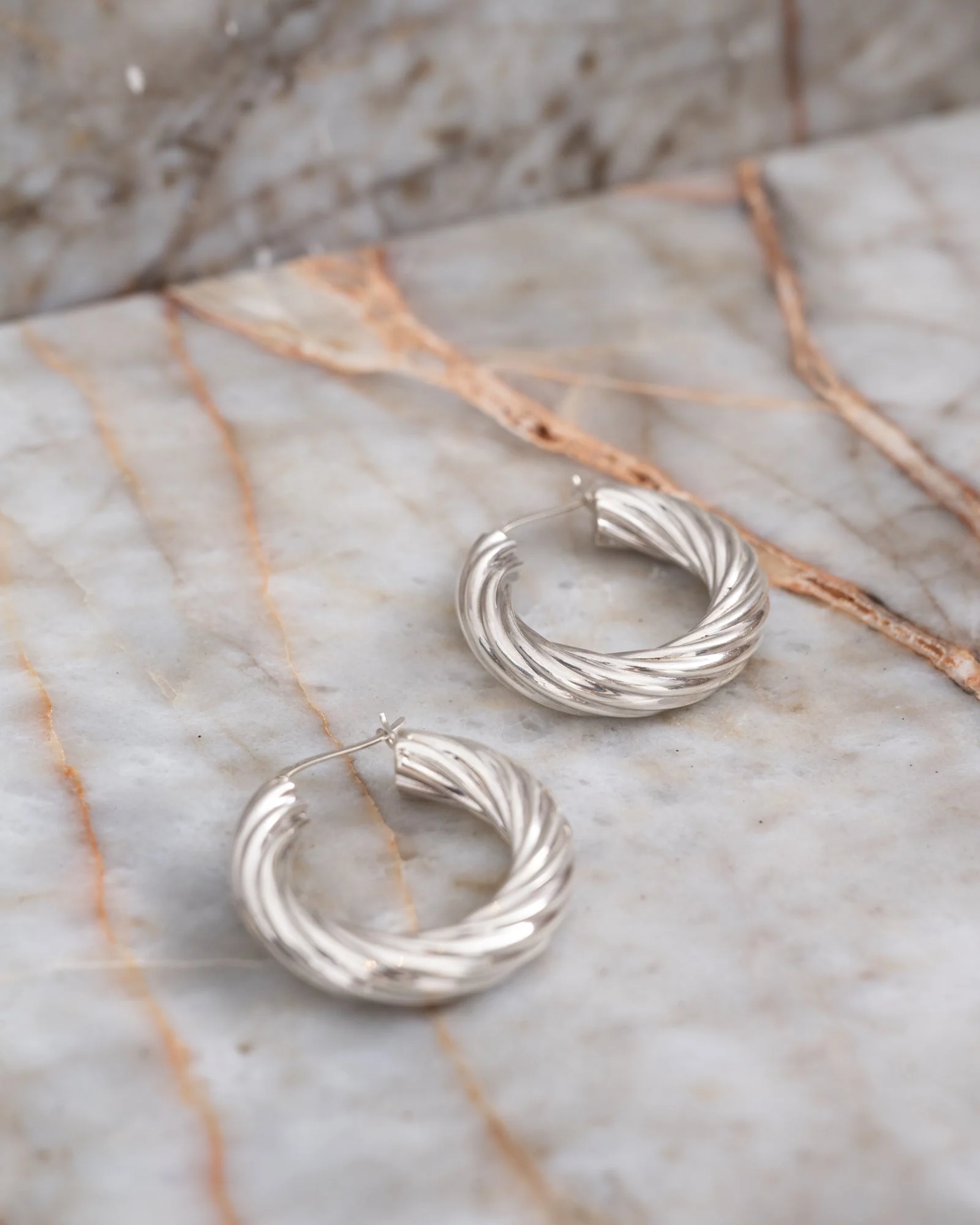 TILTIL Set van 2 Hoops Amy Zilver - Image 2