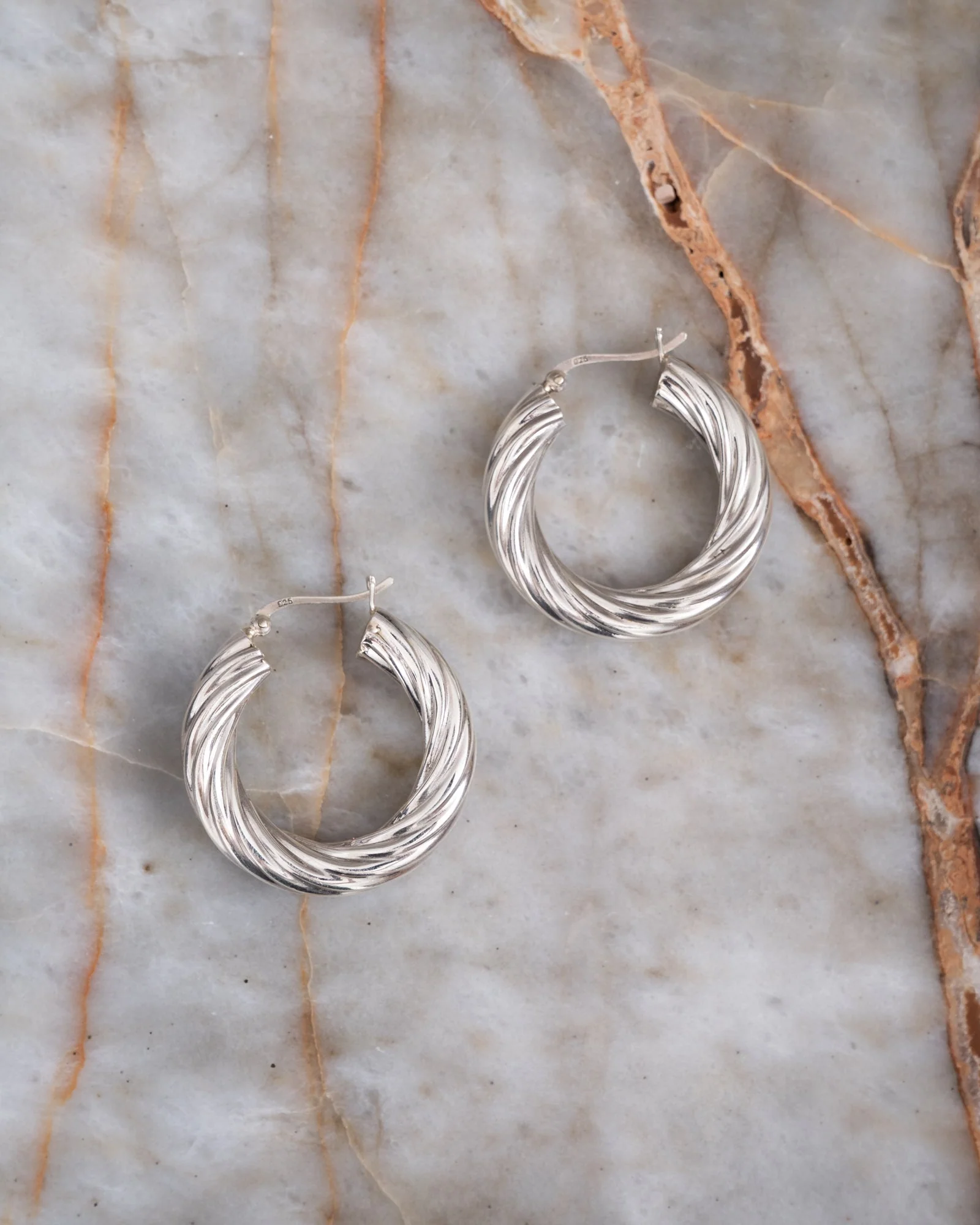 TILTIL Set van 2 Hoops Amy Zilver - Image 3