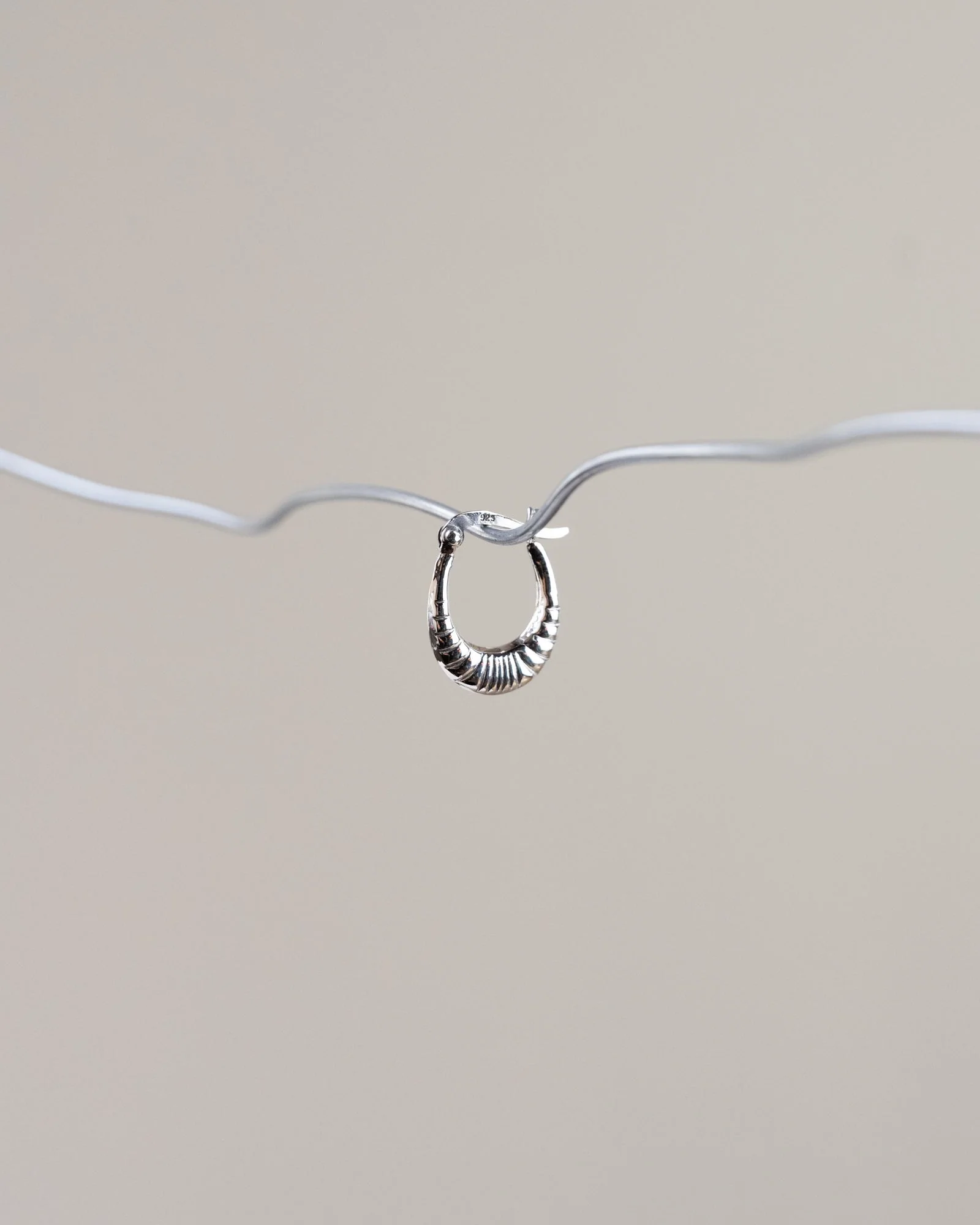 TILTIL Set van 2 Oorbellen Thick Deco Oval Hoop Silver - Image 3