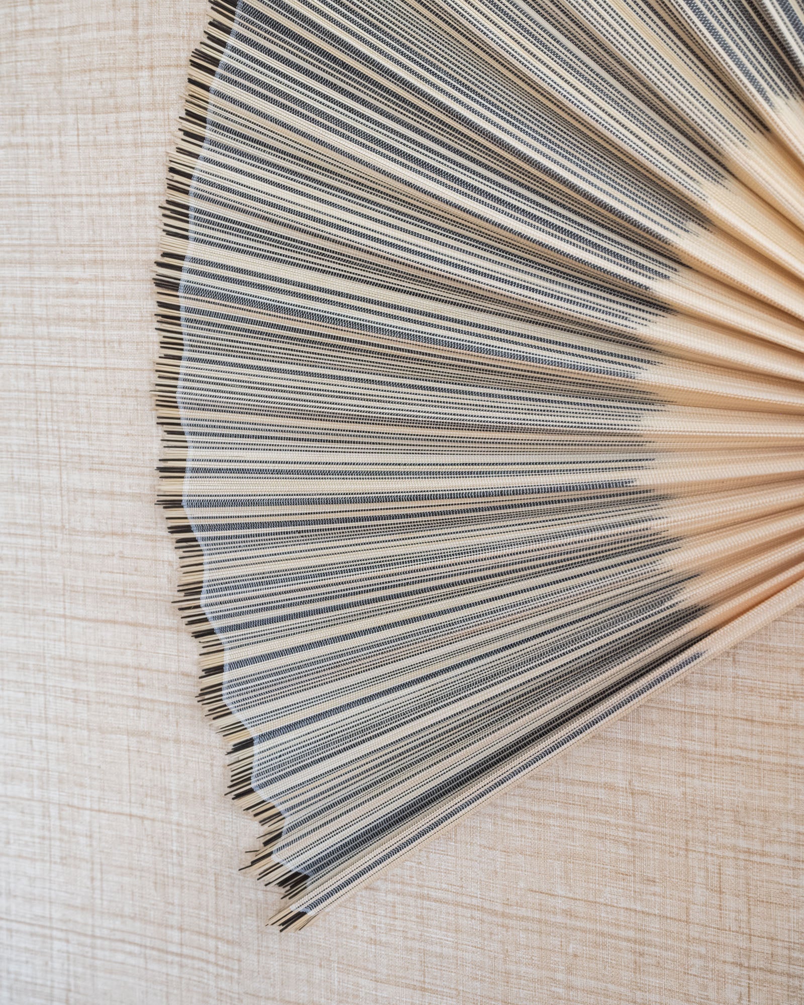 X-Large Wall Fan Black & Beige Bamboo - Image 7